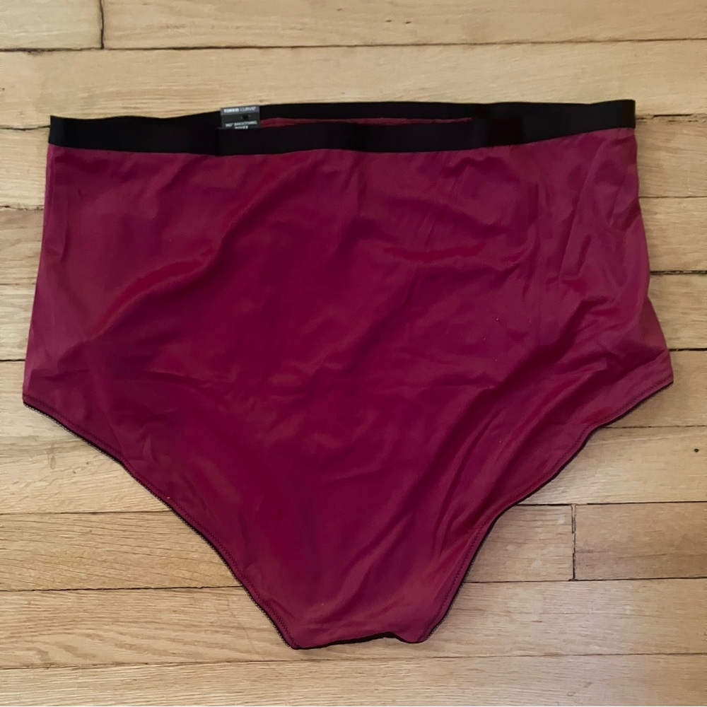 NWT Torrid Size 3 360 Smoothing Panty Mid-Rise Brief Lace Pieced Panty Magenta - Picture 2 of 4